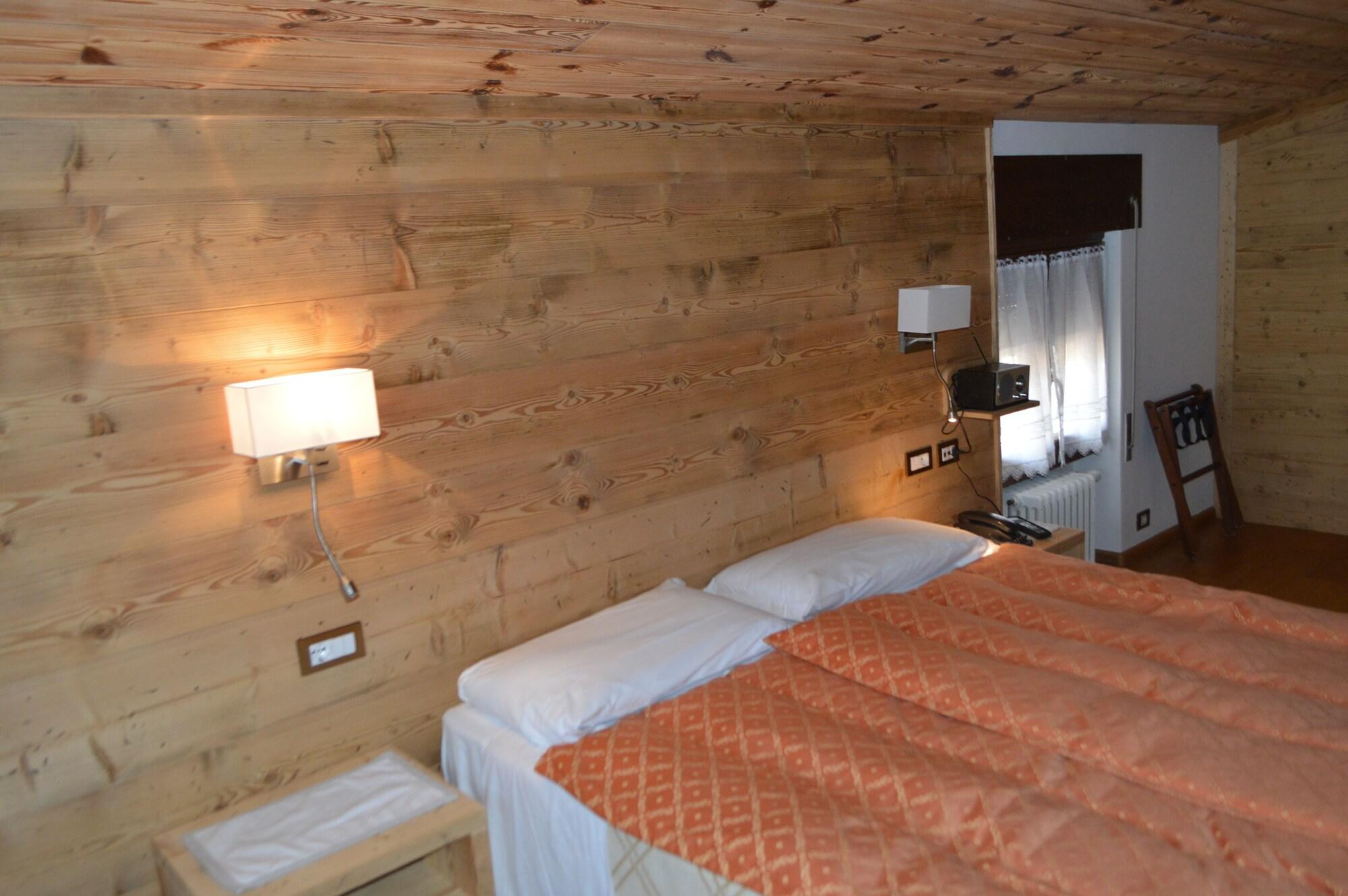 Hotel Montana กอร์ตินาดัมเปซโซ ภายนอก รูปภาพ