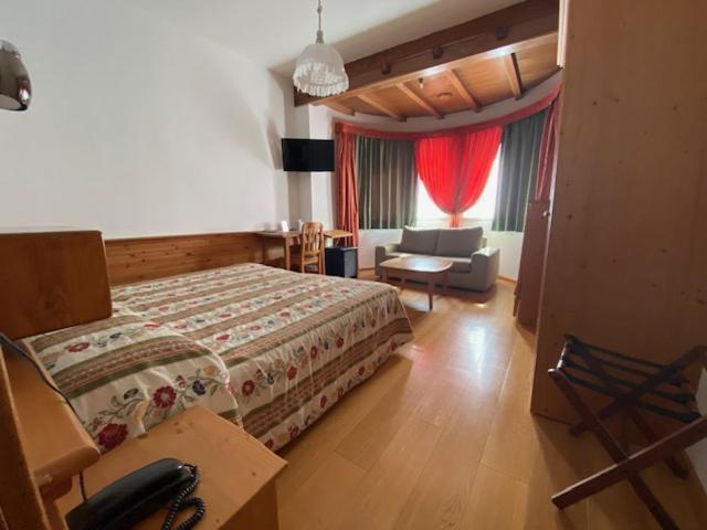 Hotel Montana กอร์ตินาดัมเปซโซ ภายนอก รูปภาพ