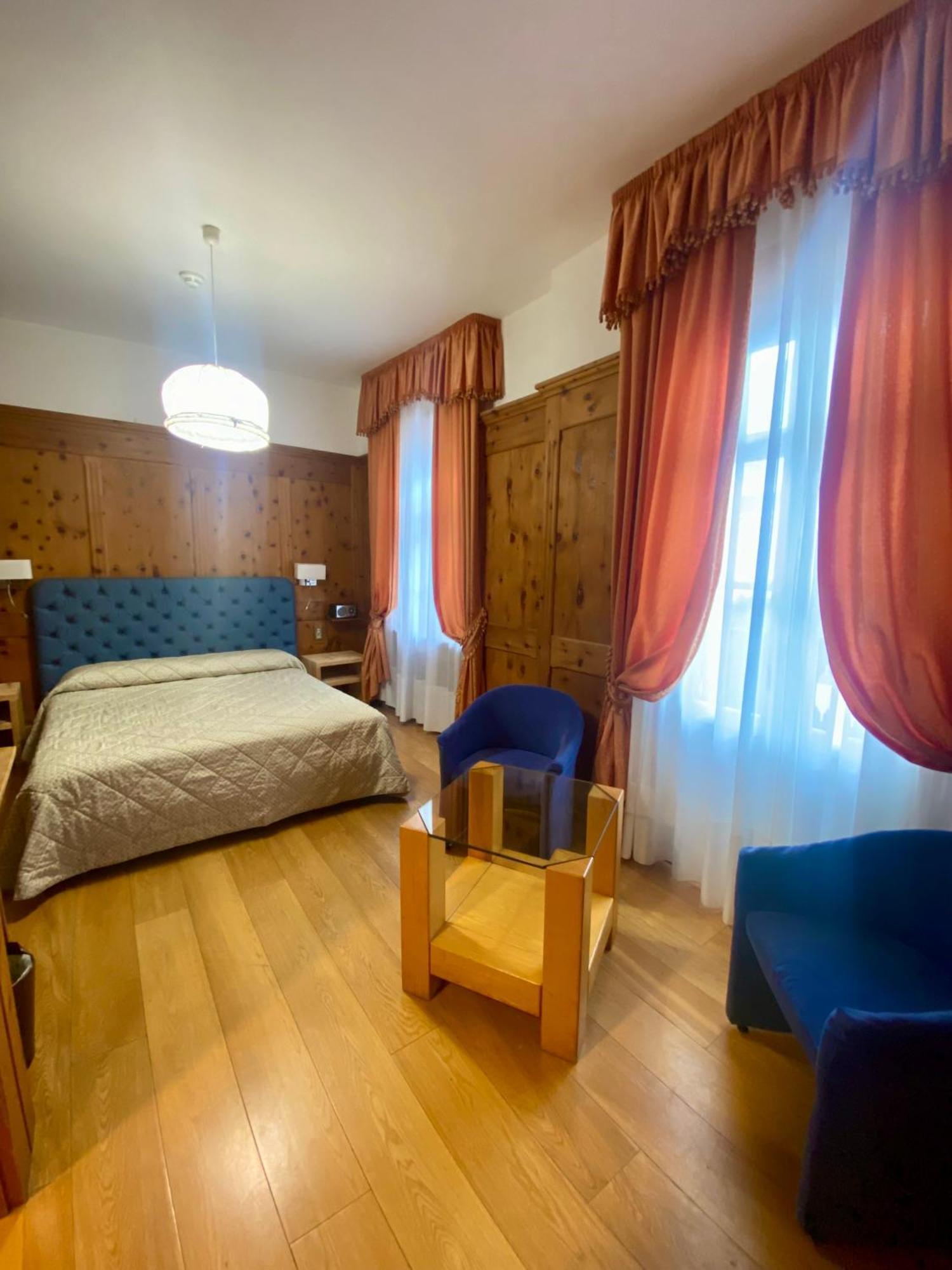 Hotel Montana กอร์ตินาดัมเปซโซ ภายนอก รูปภาพ
