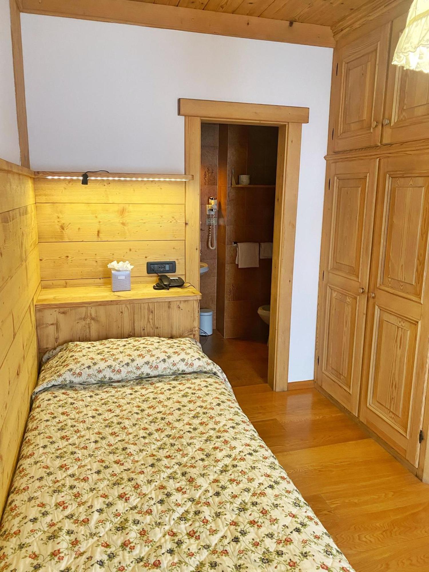 Hotel Montana กอร์ตินาดัมเปซโซ ภายนอก รูปภาพ