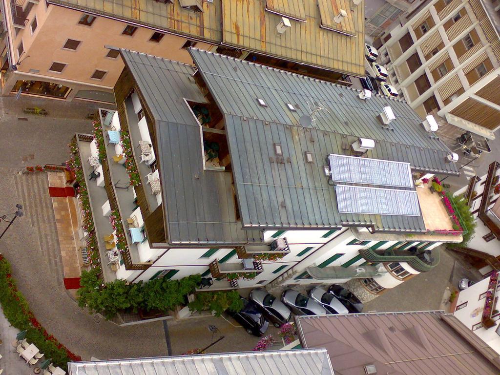 Hotel Montana กอร์ตินาดัมเปซโซ ภายนอก รูปภาพ