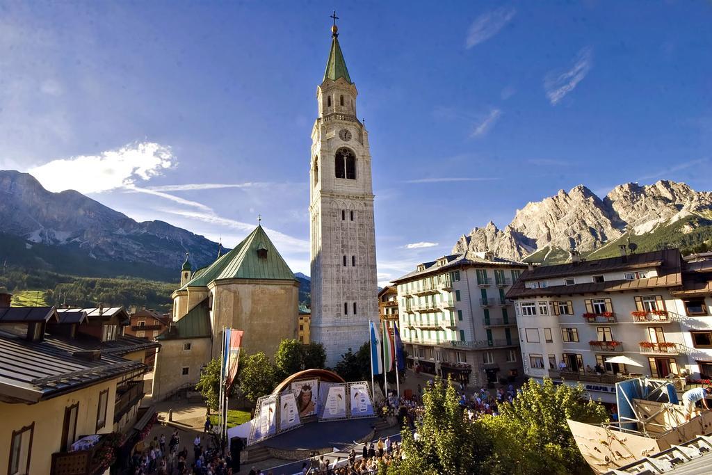Hotel Montana กอร์ตินาดัมเปซโซ ภายนอก รูปภาพ